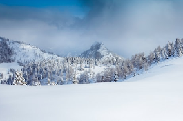 风雪漫千山，穿越千年的宁静